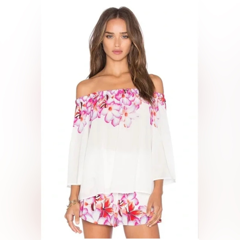 Amanda Uprichard White Pink Off-Shoulder Blouse and Matching Shorts. 100% Silk